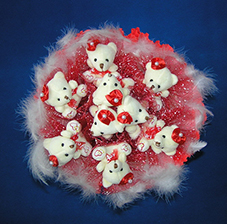 Воздушная нежность - букет в каркасе с перьями